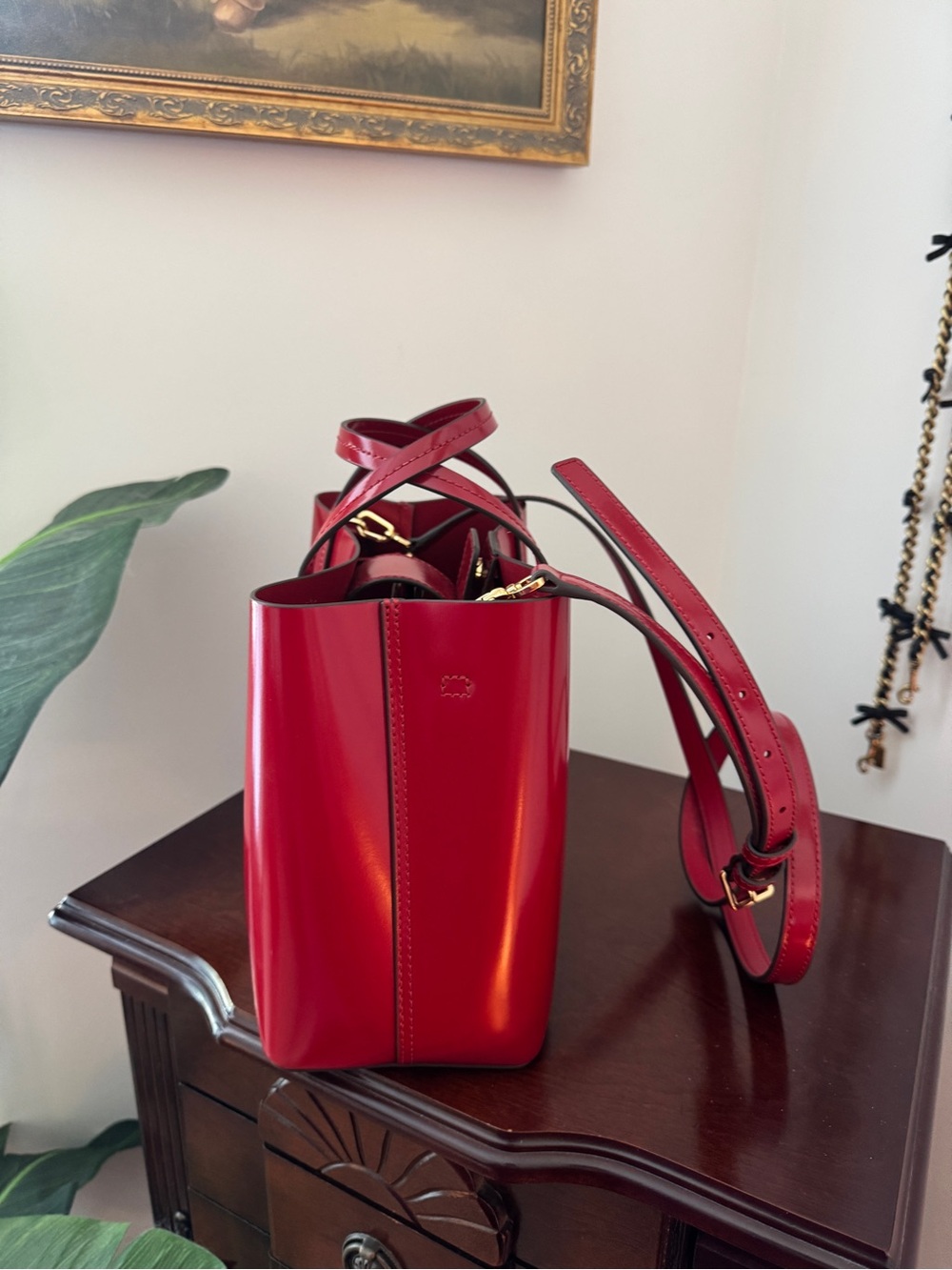 Tory Burch Red Patent Tote with Gold Logo - Picture 4 of 11
